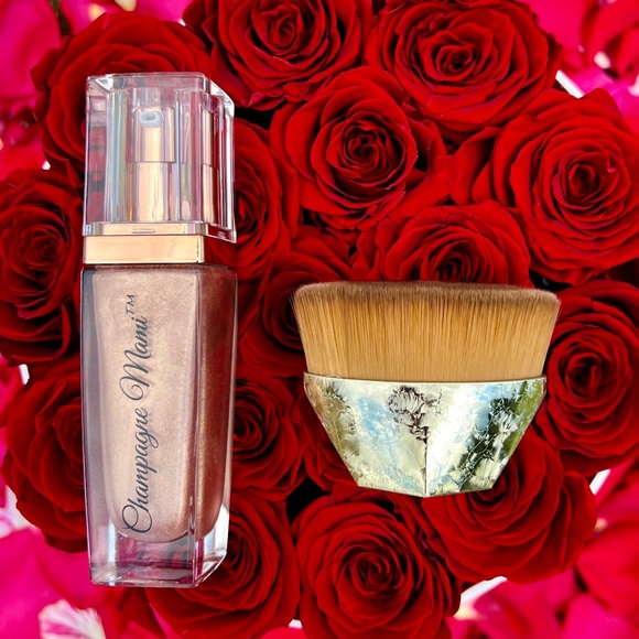 Aphrodite Body Highlight & Gold Kabuki Brush & Travel Case - Picture 1 of 7